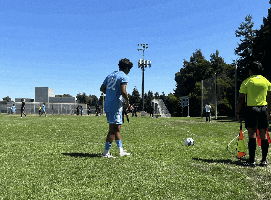 Comets defender Brandon Garay sets up for a corner kick during a men’s soccer match at Contra Costa College in San Pablo, Calif. on Tuesday, Aug. 27, 2024. The Comets men’s team won 9–0. (Leandro Cervantes/The Advocate) 